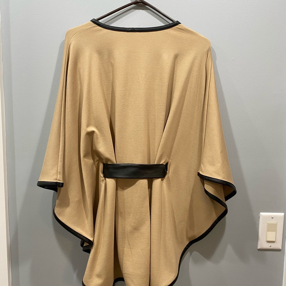 Cape - Picture 3 of 3